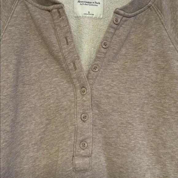 Abercrombie & Fitch Button Sweatshirt - Picture 3 of 6